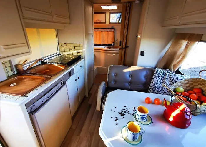 Роскошный шатер Rent A Blueclassics 's Campervan Le Voyageur In Algarve Au Portugal