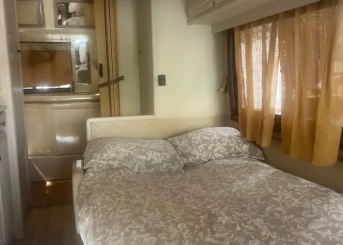 Rent A Blueclassics 's Campervan Le Voyageur In Algarve Au Portugal Роскошный шатер *