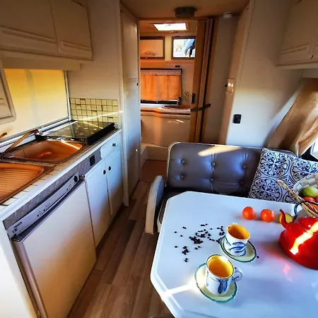 Роскошный шатер Rent A Blueclassics 's Campervan Le Voyageur In Algarve Au Portugal