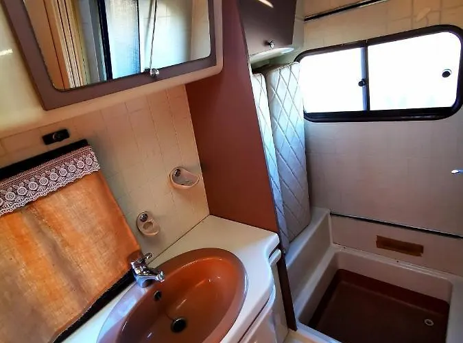 Rent A Blueclassics 's Campervan Le Voyageur In Algarve Au Portugal Роскошный шатер