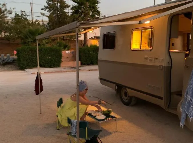 Rent A Blueclassics 's Campervan Le Voyageur In Algarve Au Portugal Роскошный шатер *