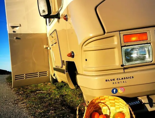 Rent A Blueclassics 's Campervan Le Voyageur In Algarve Au Portugal Роскошный шатер *